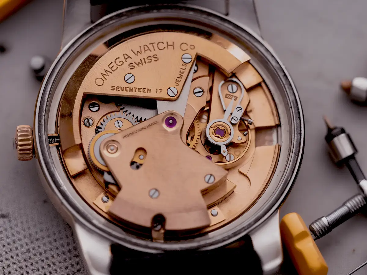 Omega bumper movement with 17 jewels